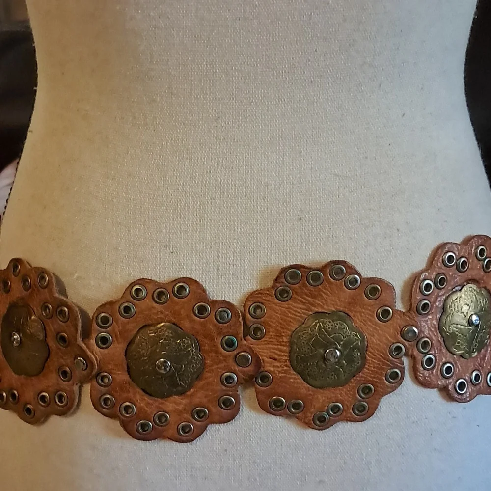 Brown Leather Western Concho Belt with Brass Medallions - Picture 4 of 8